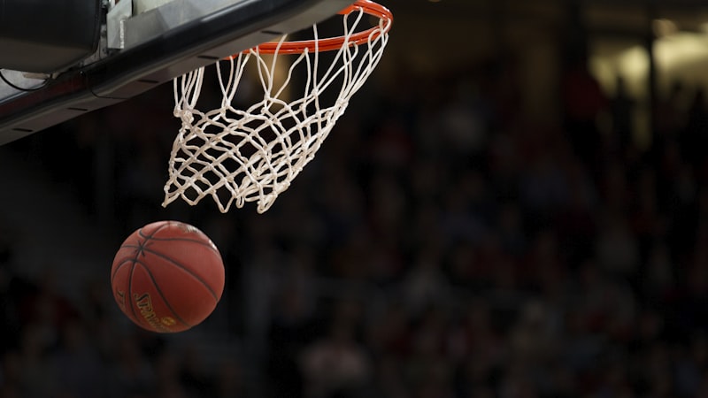 篮球比赛直播画面 - NBA赛场球员投篮瞬间
